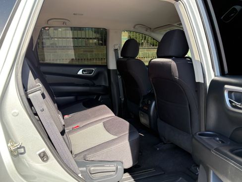 Used 2020 Nissan Pathfinder S FWD image 12