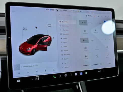 Used 2018 Tesla Model 3 Long Range image 29