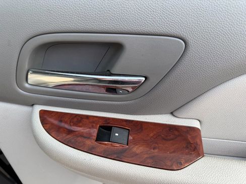 Used 2011 Chevrolet Avalanche LTZ image 38