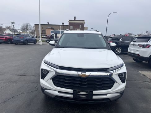 Used 2024 Chevrolet TrailBlazer LT image 2