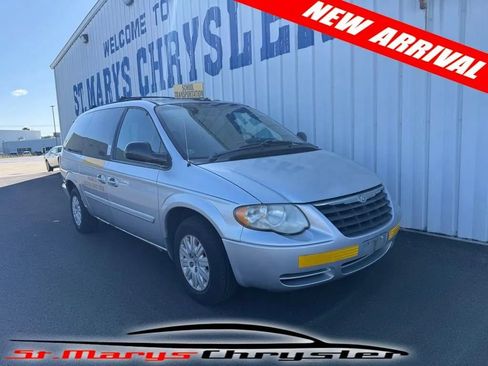 Used 2005 Chrysler Town & Country LX w/ Popular Equipment Group II FWD image 1