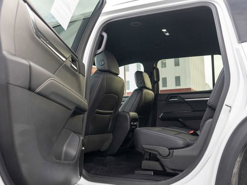 Used 2024 GMC Acadia Elevation image 25