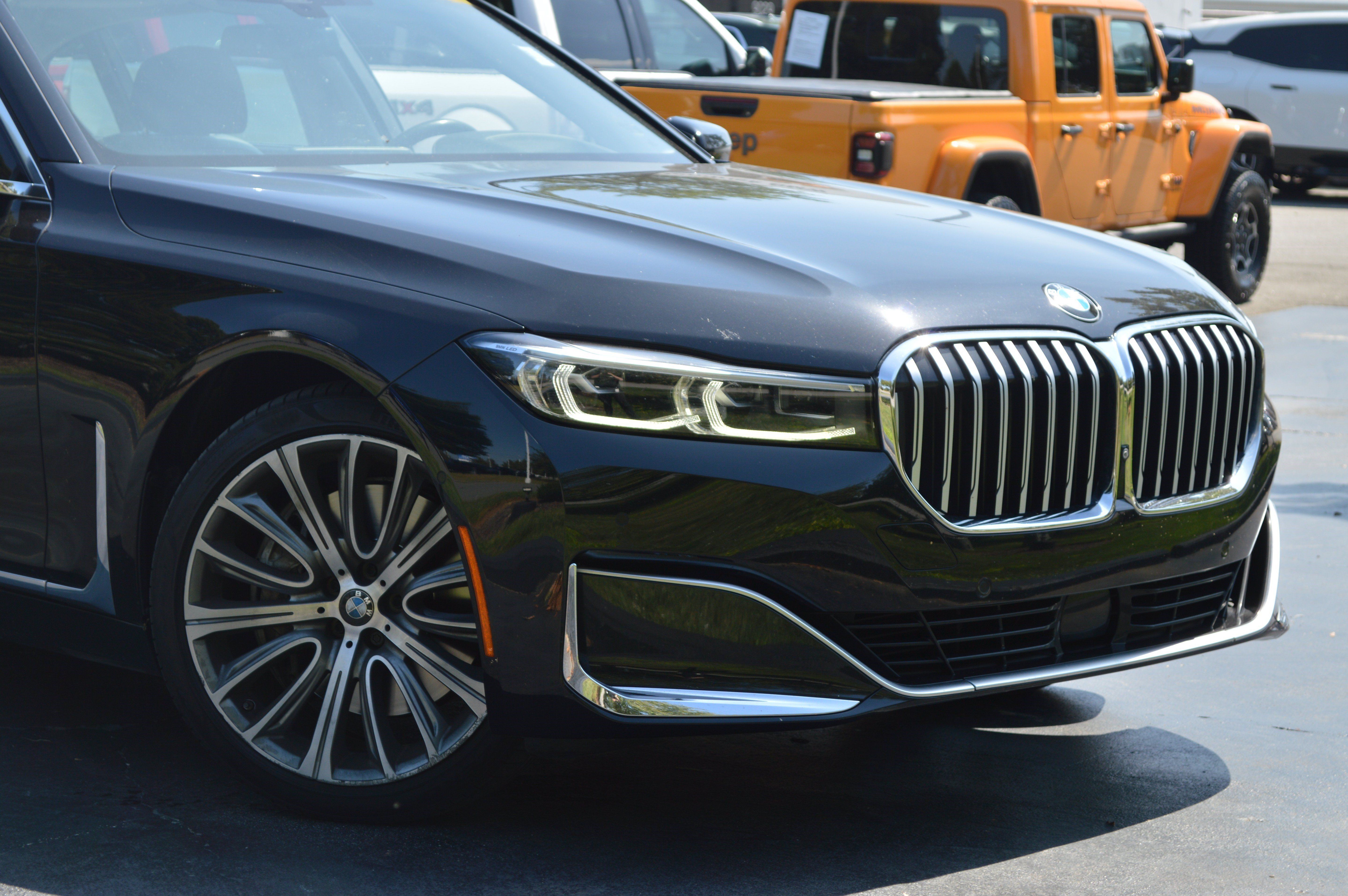 Used 2022 BMW 750i xDrive w/ Executive Package AWD/4WD image 2