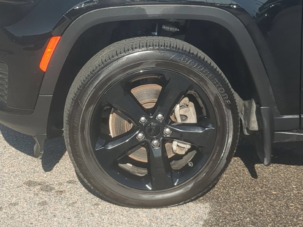 Used 2022 Jeep Grand Cherokee L Laredo AWD/4WD image 9