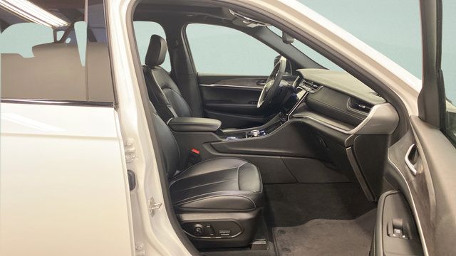 Used 2024 Jeep Grand Cherokee Limited 4xe AWD/4WD image 31