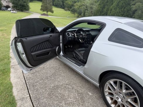 Used 2013 Ford Mustang Premium RWD image 21