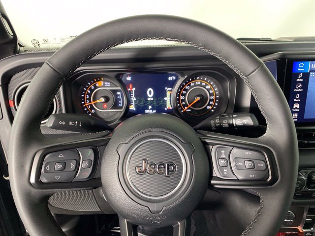 Used 2025 Jeep Wrangler Unlimited Rubicon w/ Convenience Group AWD/4WD image 21