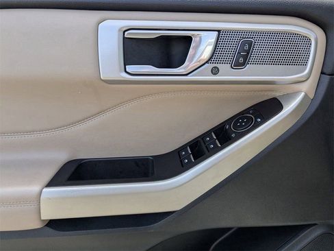 Used 2023 Ford Explorer Limited image 23