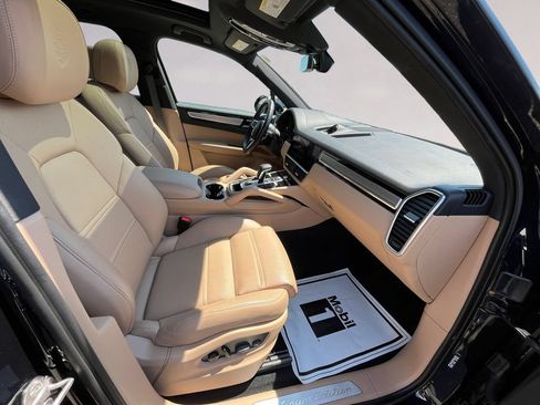 Used 2023 Porsche Cayenne AWD/4WD image 15