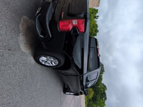 Used 2025 Chevrolet Silverado 1500 RST w/ Convenience Package II AWD/4WD image 4