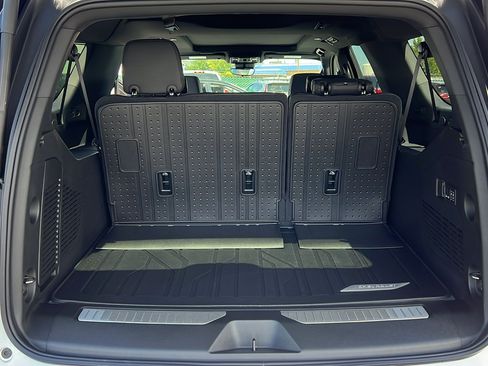 New 2025 Chevrolet Suburban High Country image 12