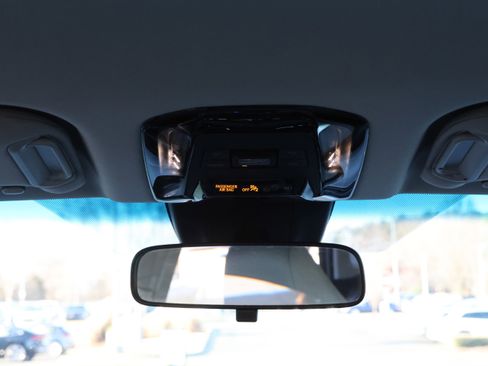 Used 2022 Toyota Venza LE image 31