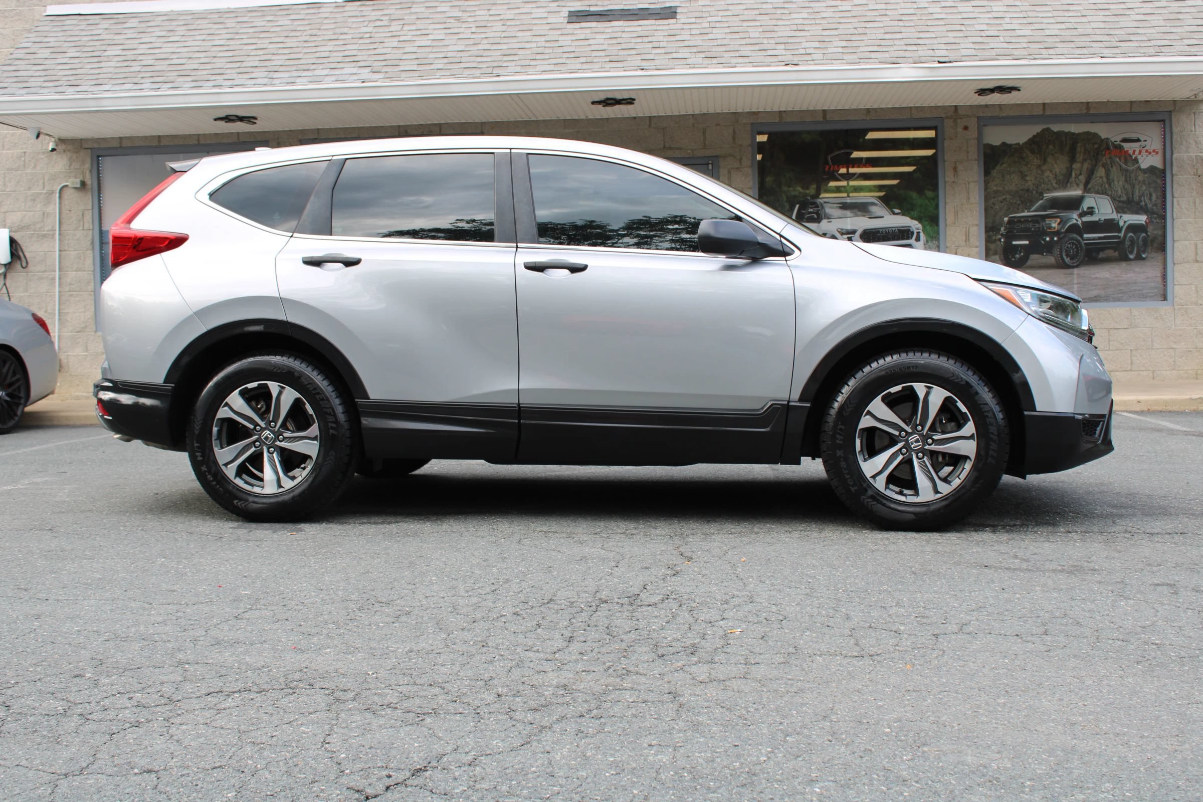 Used 2019 Honda CR-V LX image 8