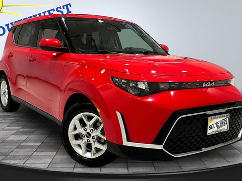 Used 2023 Kia Soul LX w/ Option Group 015 FWD image 3