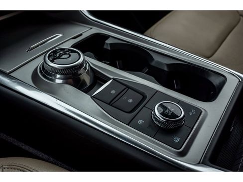 Used 2024 Ford Explorer Limited image 26