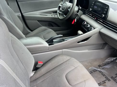 Used 2021 Hyundai Elantra SE image 15