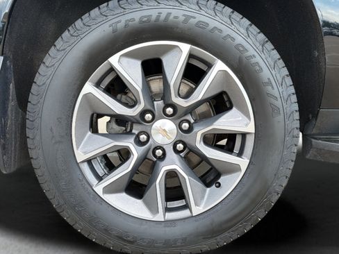 Used 2021 Chevrolet Suburban LT w/ LT Signature Package AWD/4WD image 32