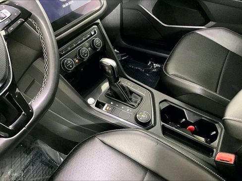 Used 2021 Volkswagen Tiguan SE w/ Panoramic Sunroof Package image 17