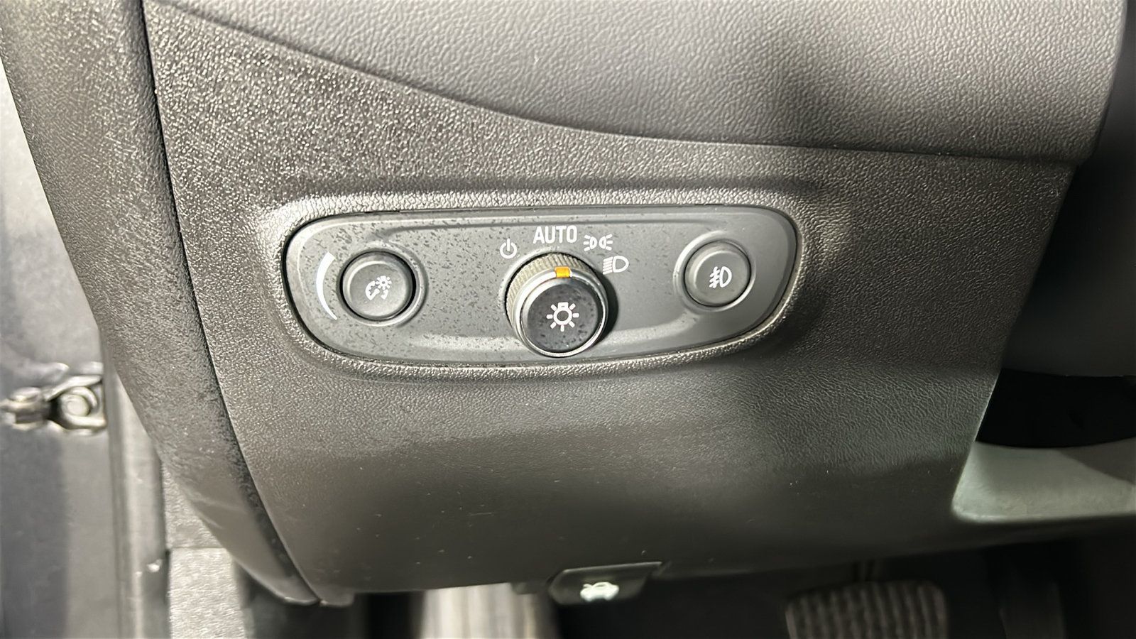 Used 2020 Chevrolet Equinox LT FWD image 23