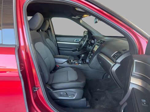 Used 2018 Ford Explorer XLT w/ Equipment Group 201A AWD/4WD image 23