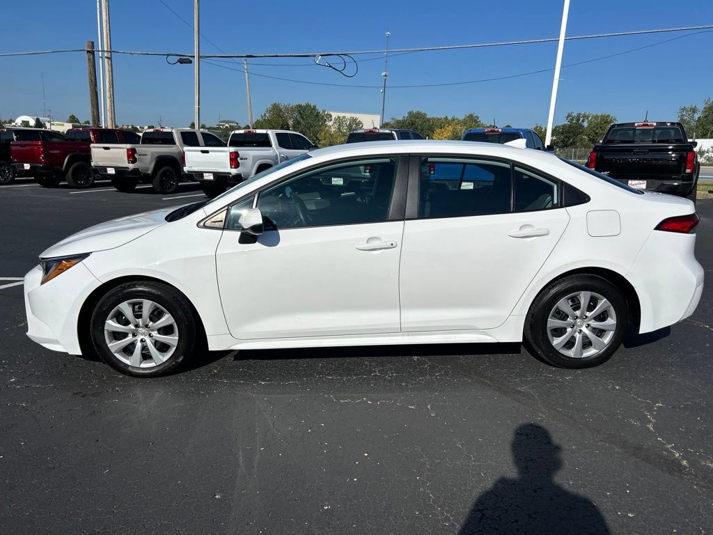 Used 2025 Toyota Corolla LE FWD image 8