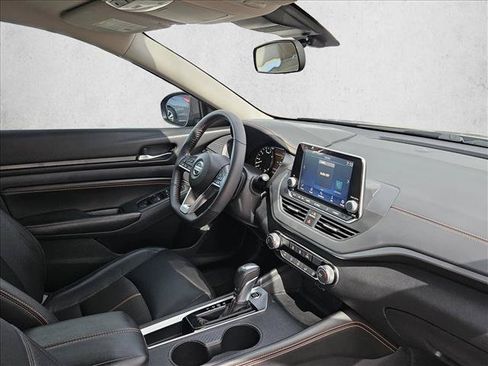 Used 2022 Nissan Altima 2.5 SR FWD image 10