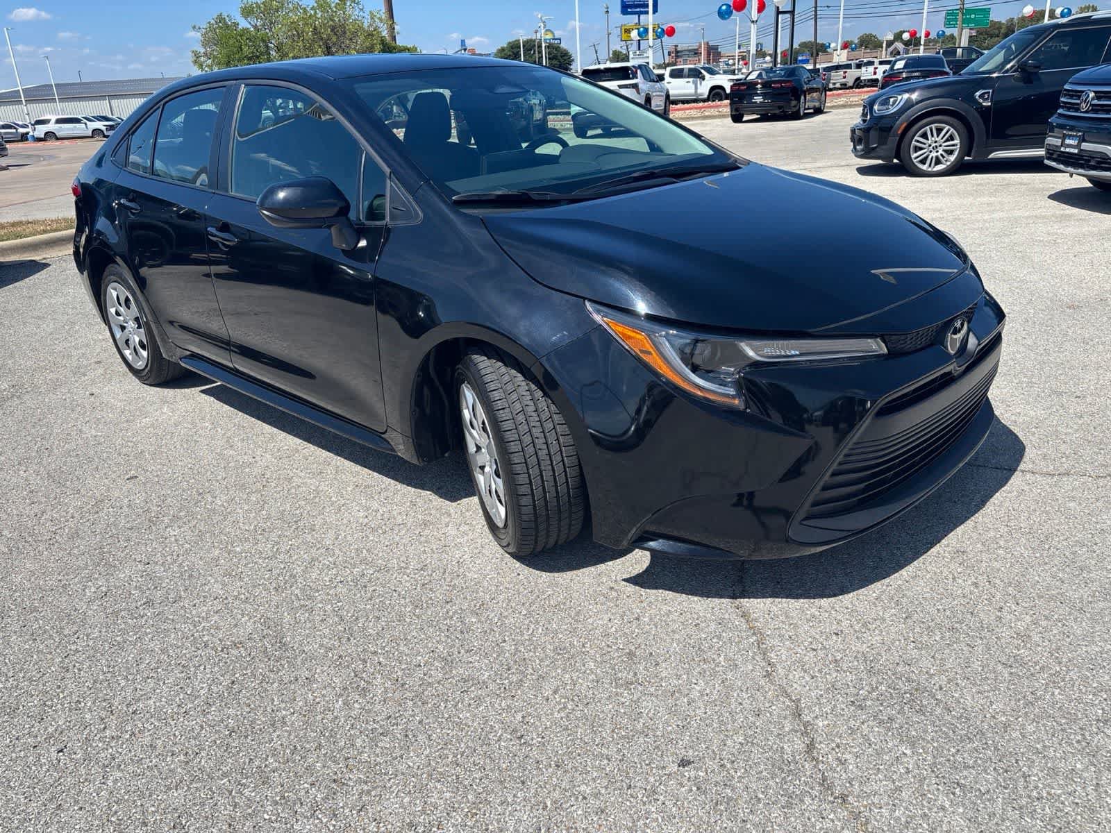 Used 2025 Toyota Corolla LE FWD image 2
