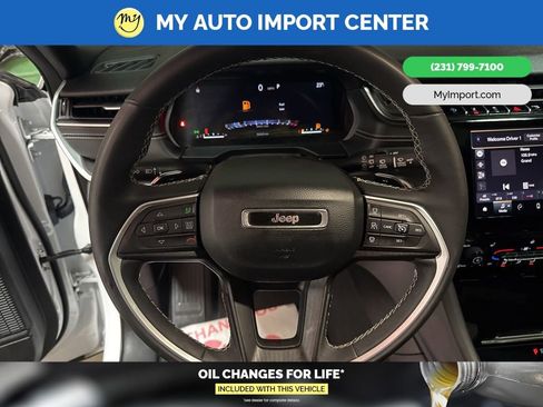 Used 2023 Jeep Grand Cherokee Altitude image 15