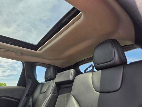 Used 2019 Jeep Cherokee Trailhawk w/ Comfort/Convenience Group AWD/4WD image 20