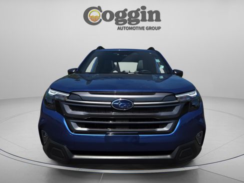 Used 2025 Subaru Forester Premium image 8