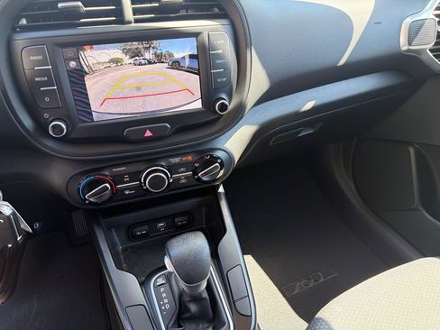 Used 2025 Kia Soul LX w/ LX Technology Package FWD image 13