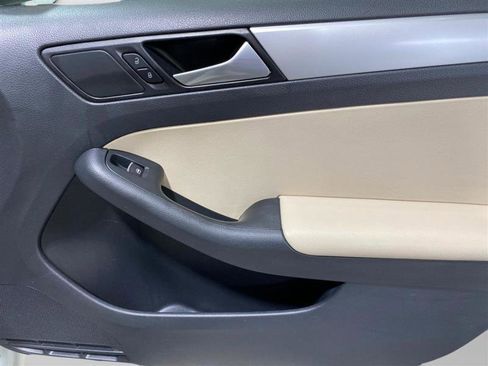 Used 2014 Volkswagen Jetta SE FWD image 22