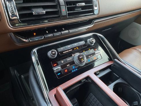 Used 2023 Lincoln Navigator L Reserve AWD/4WD image 18