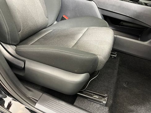 Used 2025 Nissan Rogue SV FWD image 7