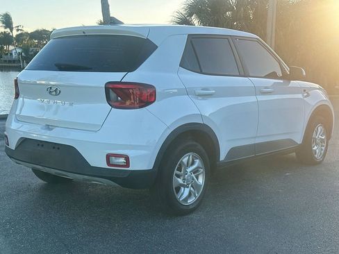 Used 2021 Hyundai Venue SE image 5