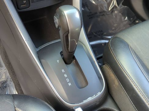 Used 2019 Chevrolet Trax LT w/ LT Convenience Package AWD/4WD image 13