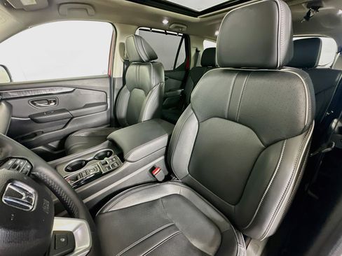 Used 2025 Honda Pilot Elite image 13