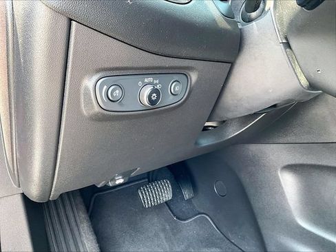 Used 2021 Chevrolet Equinox LT FWD image 30