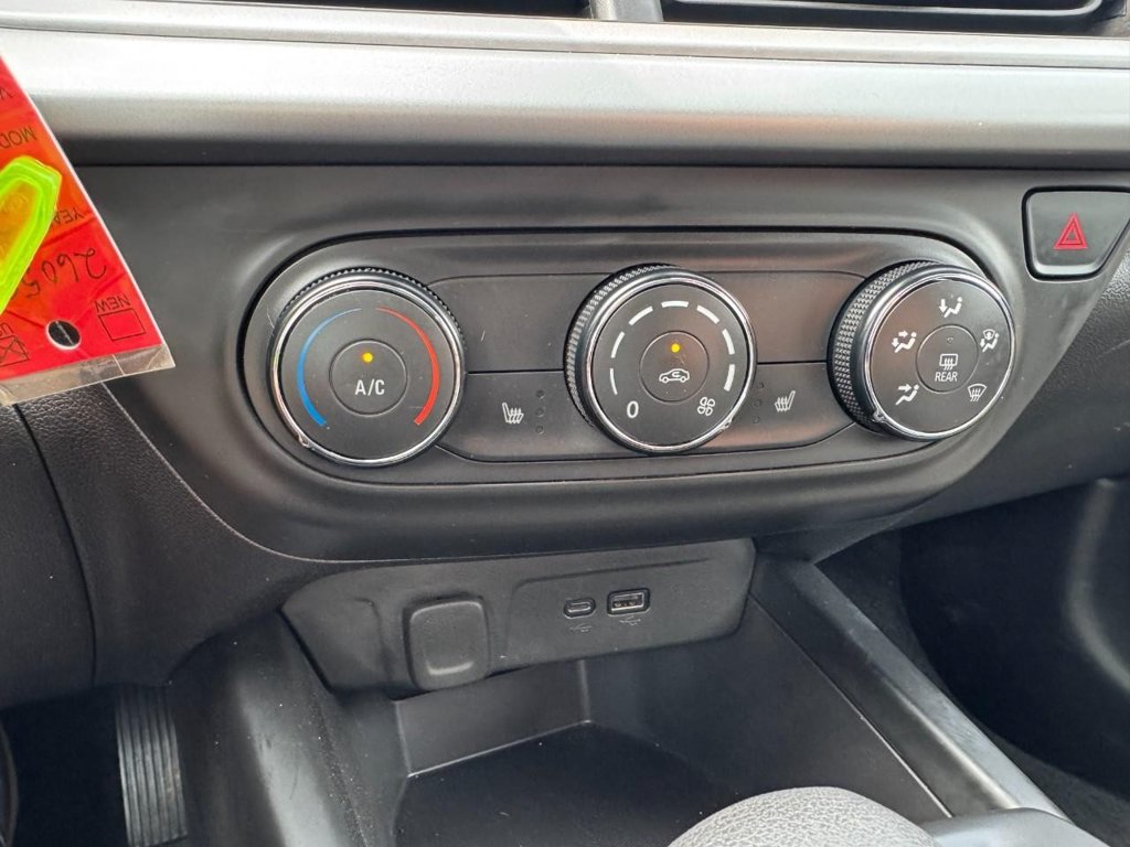 Used 2025 Chevrolet Trax LS w/ LS Convenience Package FWD image 18