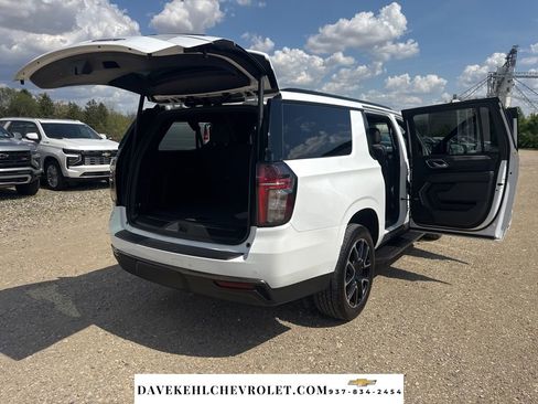 Certified 2022 Chevrolet Suburban RST w/ Luxury Package AWD/4WD image 15