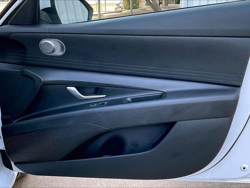 Used 2023 Hyundai Elantra Blue image 21