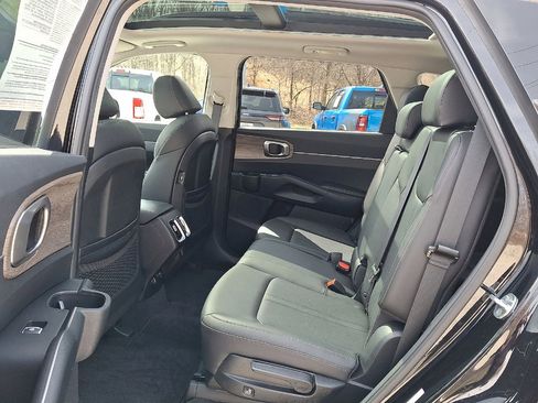 Used 2023 Kia Sorento S w/ Panoramic Sunroof Package image 49