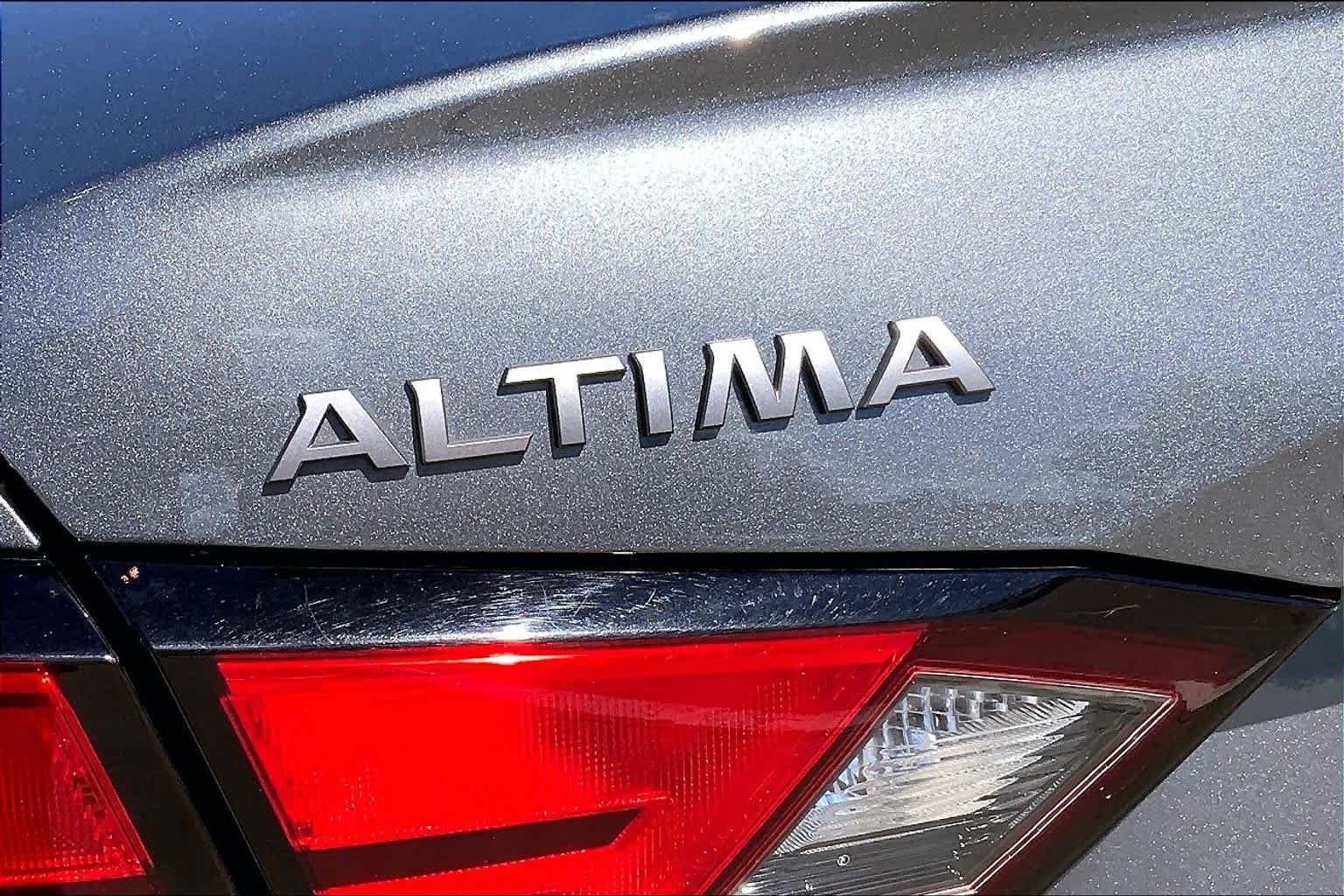 Used 2024 Nissan Altima 2.5 SV FWD image 32