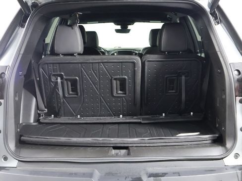 Used 2023 Chevrolet Traverse LT w/ LT Premium Package AWD/4WD image 23