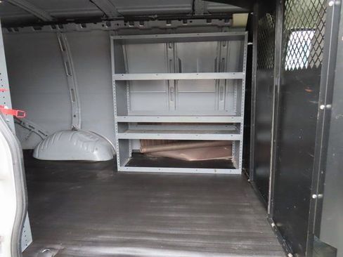 Used 2018 Chevrolet Express 2500 w/ Driver Convenience Package image 28