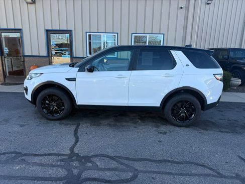 Used 2019 Land Rover Discovery Sport SE image 3