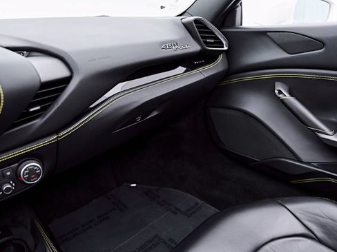 Used 2019 Ferrari 488 Spider RWD image 82