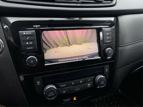 Used 2018 Nissan Rogue SV AWD/4WD image 29