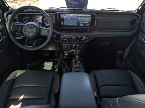 Used 2024 Jeep Wrangler Unlimited Rubicon image 16