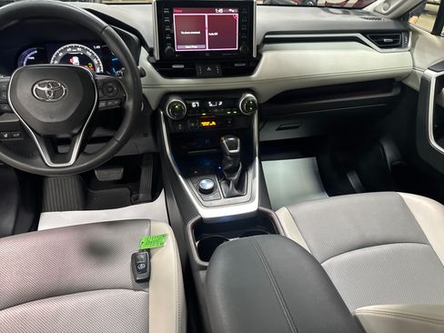 Used 2019 Toyota RAV4 Limited AWD/4WD image 33